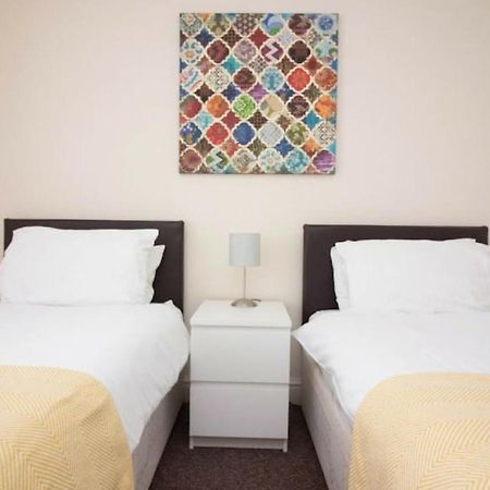 Stayzo Penthouse Accommodation 2- Premier Lodge サウサンプトン エクステリア 写真