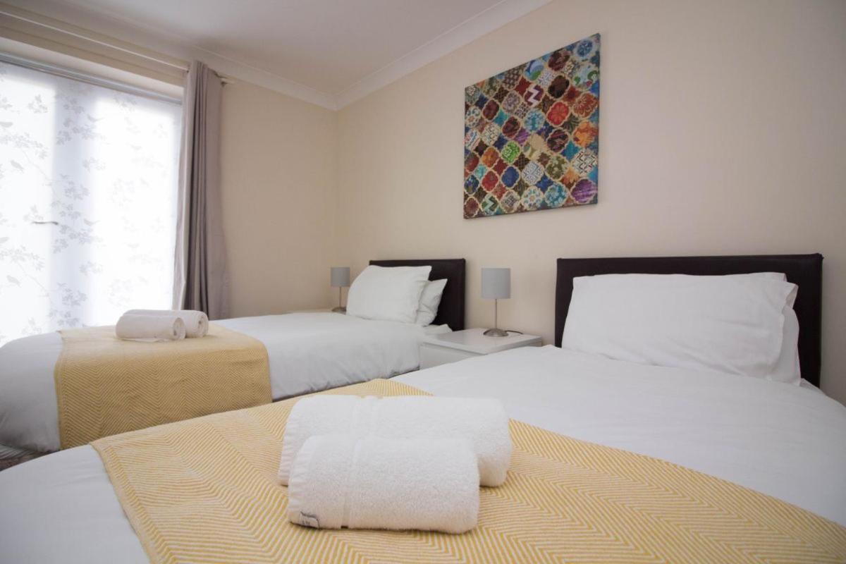 Stayzo Penthouse Accommodation 2- Premier Lodge サウサンプトン エクステリア 写真
