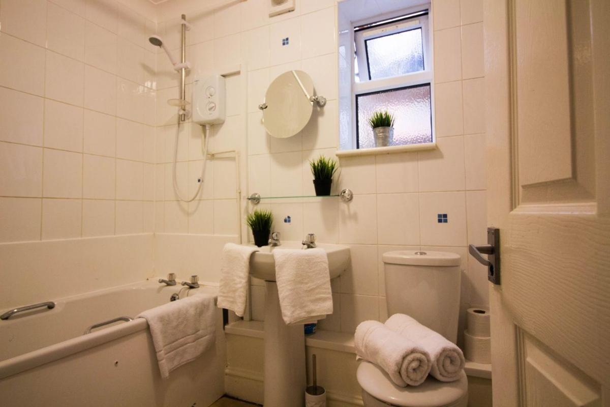 Stayzo Penthouse Accommodation 2- Premier Lodge サウサンプトン エクステリア 写真