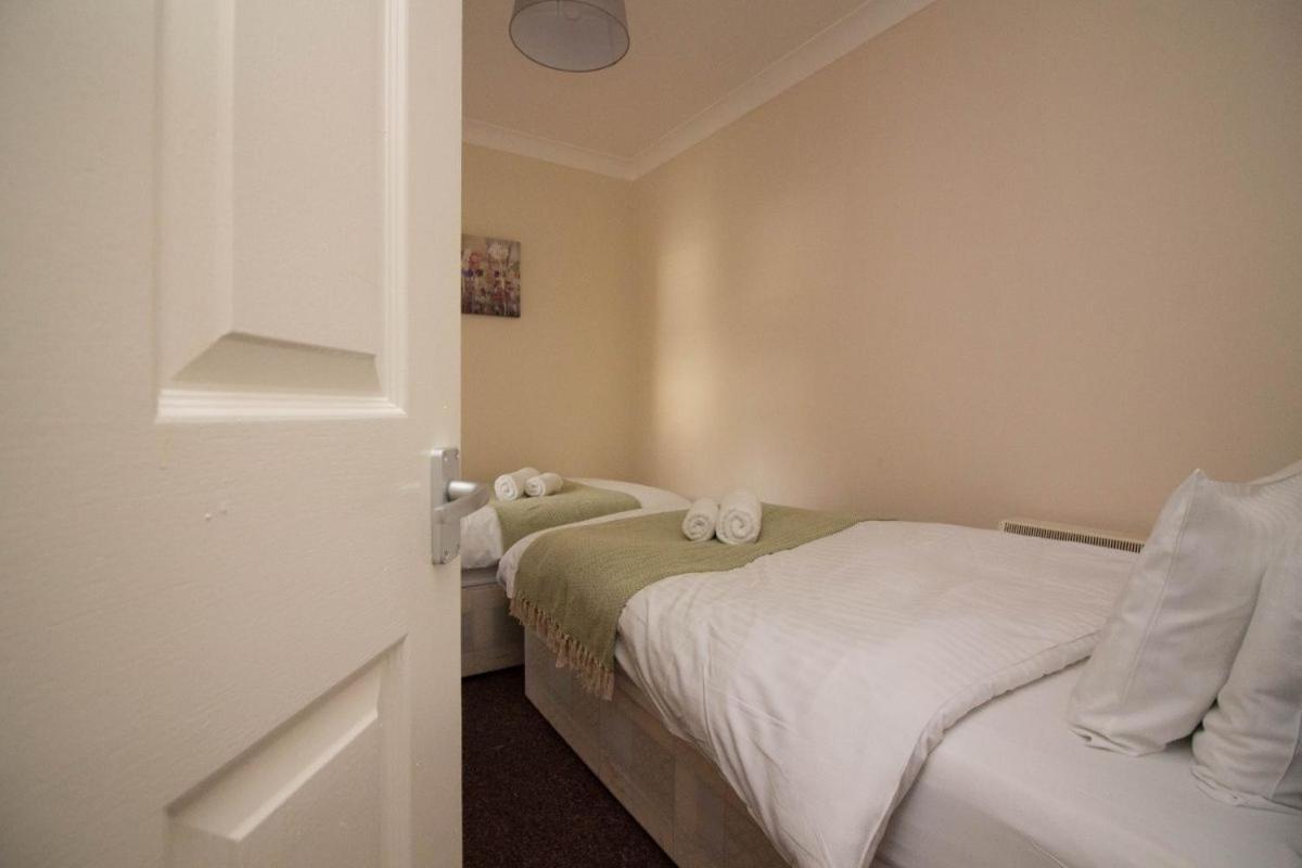Stayzo Penthouse Accommodation 2- Premier Lodge サウサンプトン エクステリア 写真