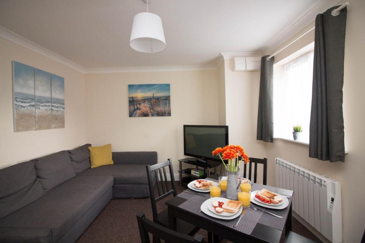 Stayzo Penthouse Accommodation 2- Premier Lodge サウサンプトン エクステリア 写真