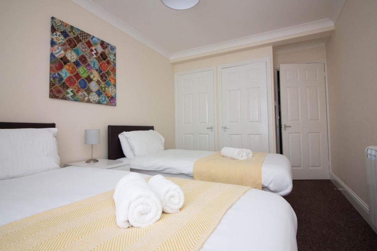 Stayzo Penthouse Accommodation 2- Premier Lodge サウサンプトン エクステリア 写真
