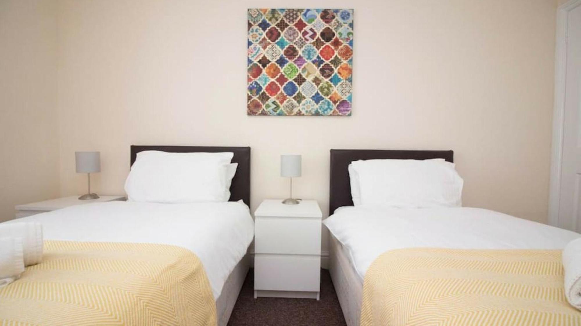Stayzo Penthouse Accommodation 2- Premier Lodge サウサンプトン エクステリア 写真